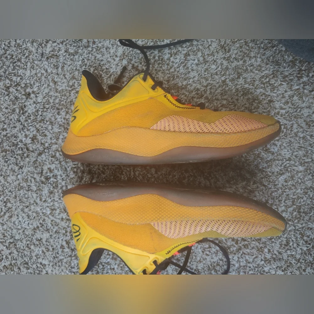 Under Armour Steph Curry Shoes HOVR Yellow Sneakers Unisex Size 7.5/9
